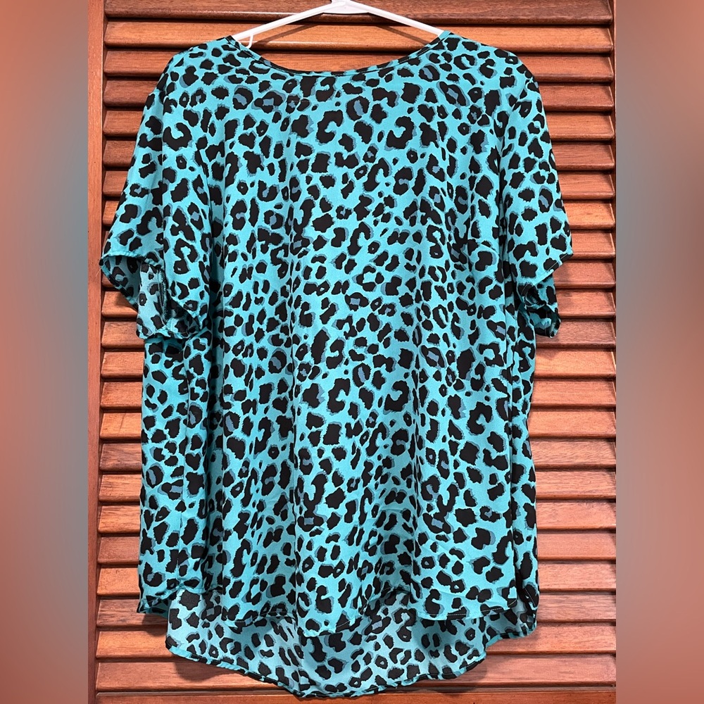 Torrid Turquoise Animal Print Blouse - Size 2 EUC - Alt Fashion - Plus Size Punk